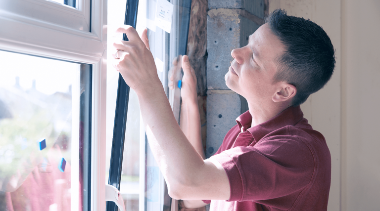 Кому нужен тёплый монтаж окон?